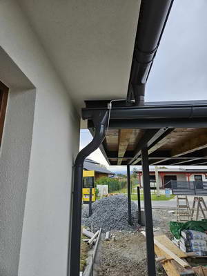 Novostavba - napojení suchého stání a střechy